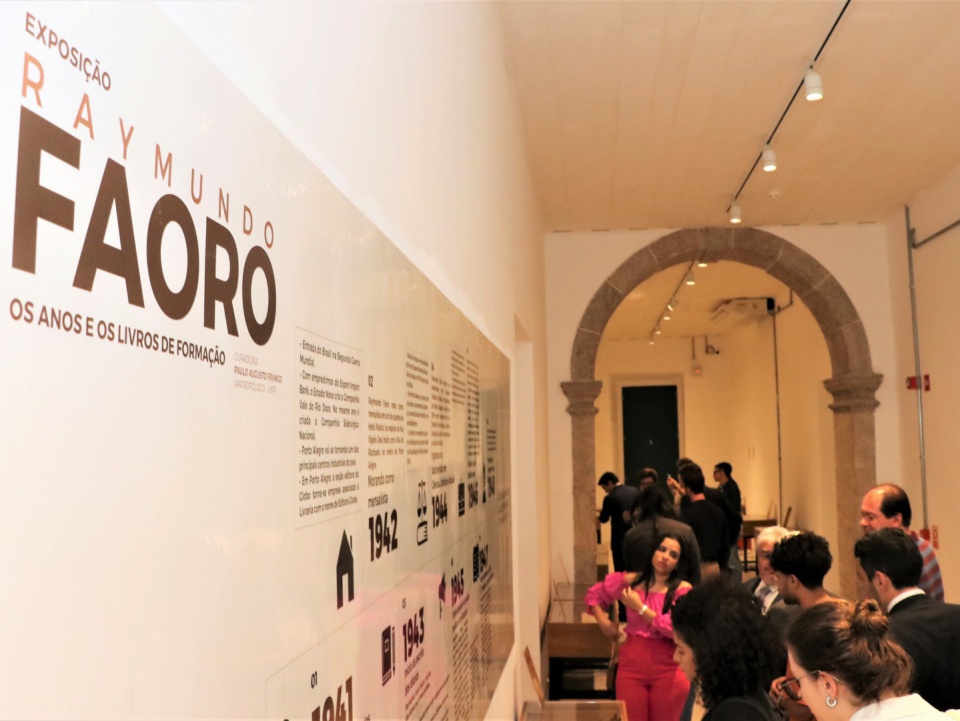 Centro Cultural PGE-RJ Inaugura Exposição com Livros da Formação Intelectual de Raymundo Faoro