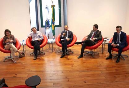 PGE-RJ Promove Debate Sobre Direito Administrativo na Suprema Corte dos Estados Unidos