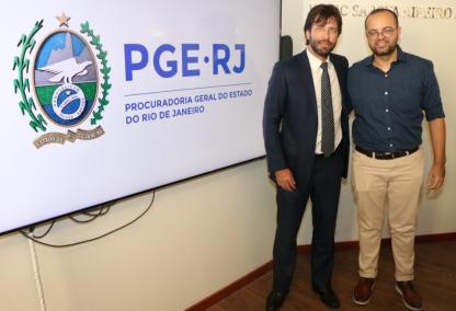 PGE-RJ dá Posse a Novo Servidor Aprovado em Concurso