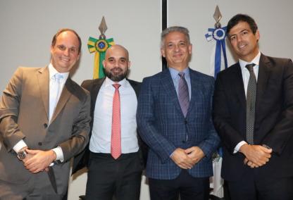 PGE-RJ Promove Lançamento de Livro Sobre Contratos na Lei de Licitações