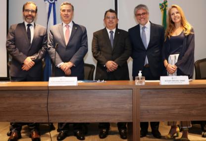 Ministro Luís Roberto Barroso participa de Seminário em Homenagem ao Professor Ricardo Lobo Torres