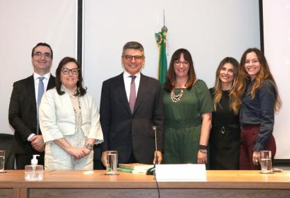 Palestra de encerramento do Seminário em Homenagem ao Professor Ricardo Lobo Torres destaca o humanismo e a atualidade de sua obra