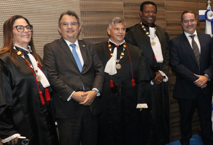 PGE-RJ participa da cerimônia de entrega da Medalha do Mérito Judiciário do TRF2