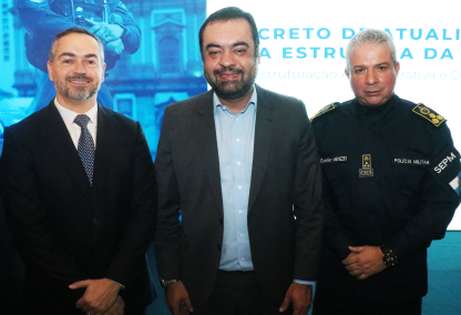 PGE-RJ participa da assinatura do decreto de reestruturação da PM