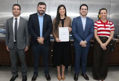 PGE-RJ participa da assinatura do contrato do novo operador dos trens urbanos